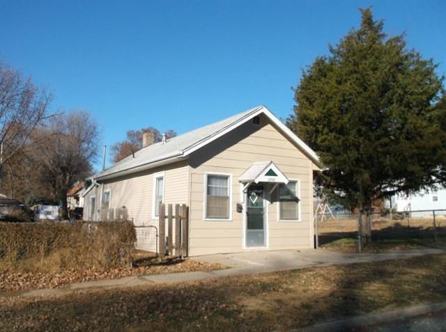 2710 S 24, St Joseph, MO 64503