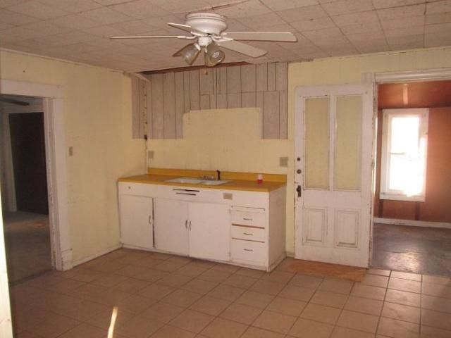 507 E Highland Ave, St Joseph, MO 64505