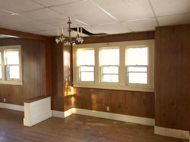 2614 Buehler Ave, St Joseph, MO 64506