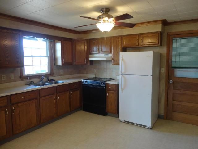 12005 State Route C, Savannah, MO 64485