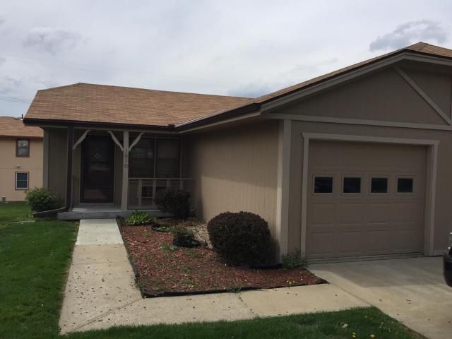 1810 Buckingham St, St Joseph, MO 64506
