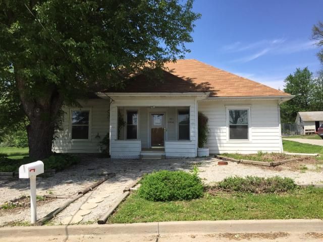 303 E Mill St, Rockport, MO 64482