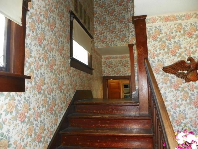 2710 Olive St, St Joseph, MO 64507