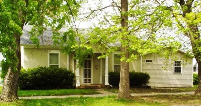 607 W Main St, Savannah, MO 64485