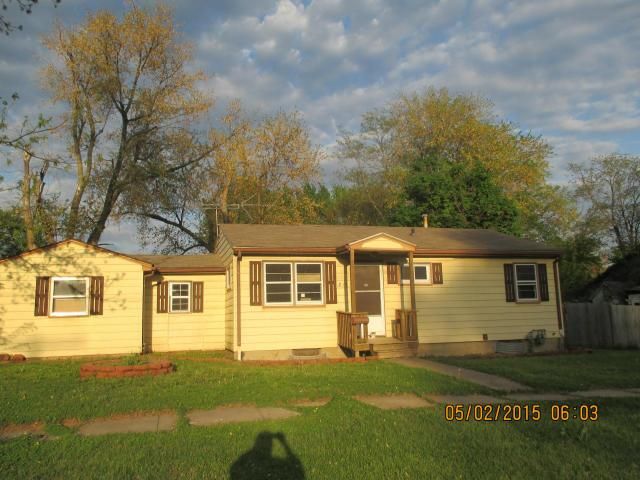 215 S Cherry St, Cameron, MO 64429