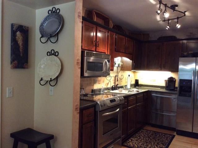 1219 N 43rd St, St Joseph, MO 64506