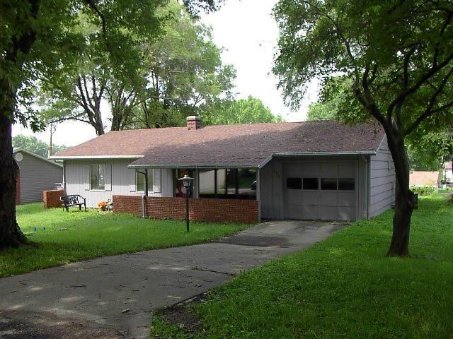 2216 Bryce Rd, St Joseph, MO 64503