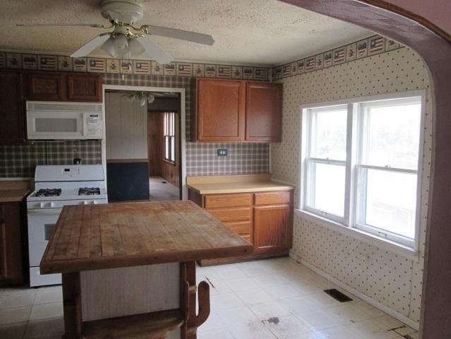 1712 Prospect Ave, St Joseph, MO 64506
