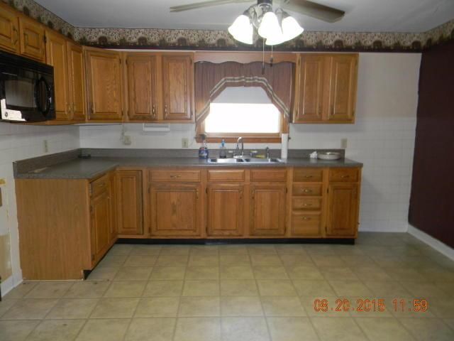 422 E Kansas Ave, St Joseph, MO 64504