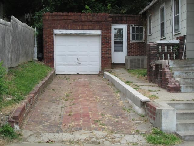 1208 N 11th, St Joseph, MO 64501