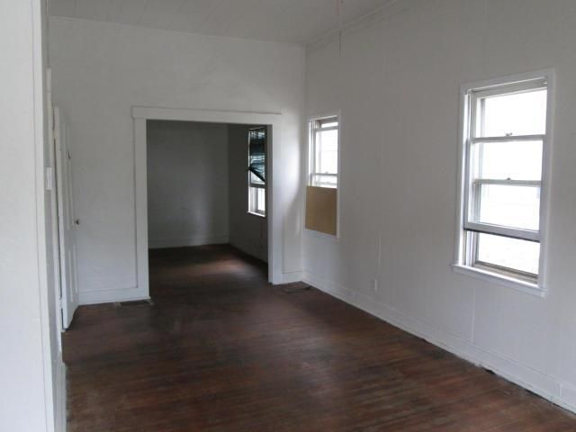 1208 N 11th, St Joseph, MO 64501