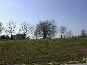 4910 Corinth Dr, St Joseph, MO 64506