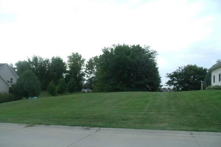 4910 Corinth Dr, St Joseph, MO 64506