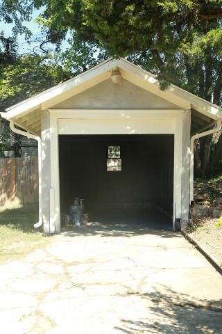 1715 Crescent Dr, St Joseph, MO 64506