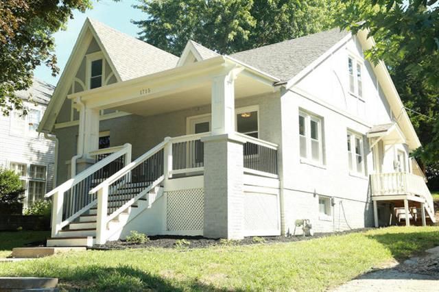 1715 Crescent Dr, St Joseph, MO 64506