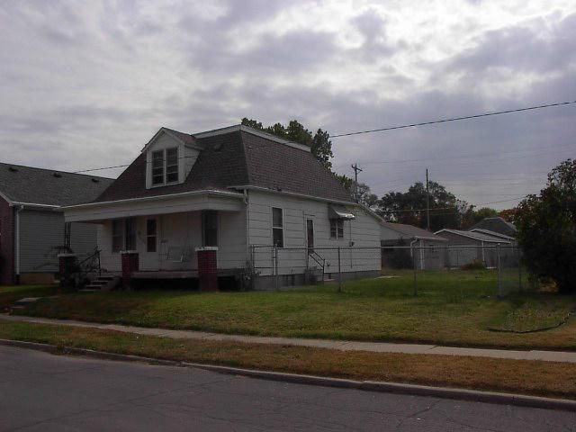 220 W Hyde Park Ave, St Joseph, MO 64504