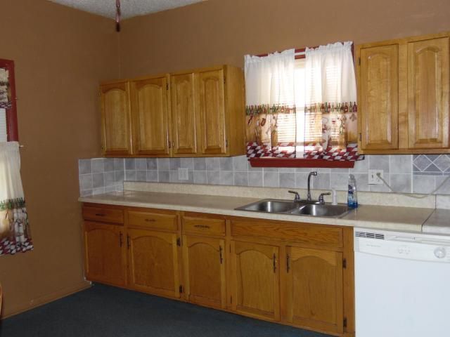 808 N 13th St, St Joseph, MO 64501