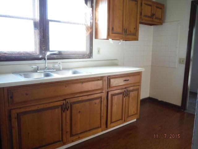 706 W Chestnut St, Savannah, MO 64485