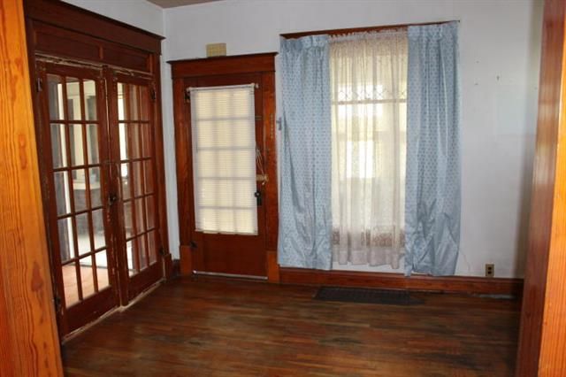 1417 S 25th St, St Joseph, MO 64507