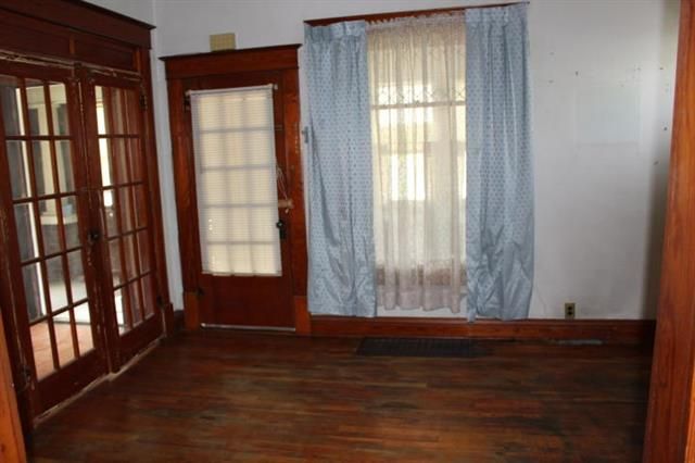 1417 S 25th St, St Joseph, MO 64507