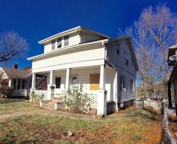 3021 Jules St, St Joseph, MO 64501