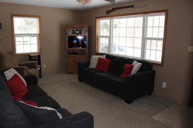 3121 N 6th St, St Joseph, MO 64505
