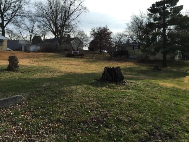 3810 Powers Dr, St Joseph, MO 64503