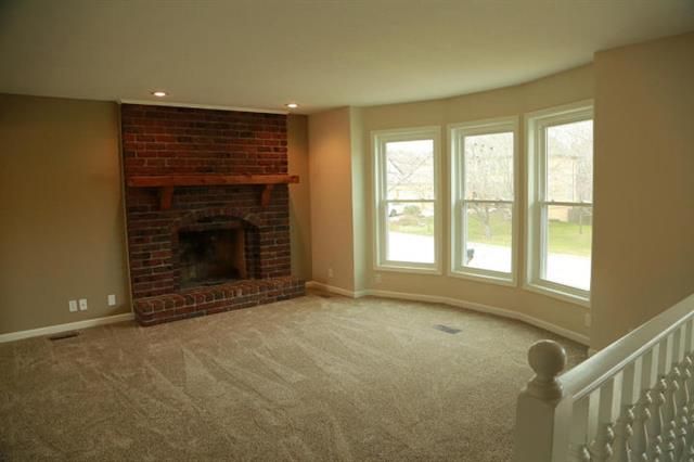 601 Tanglewood Dr, St Joseph, MO 64506