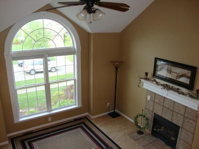4210 Bennington Dr, St Joseph, MO 64506
