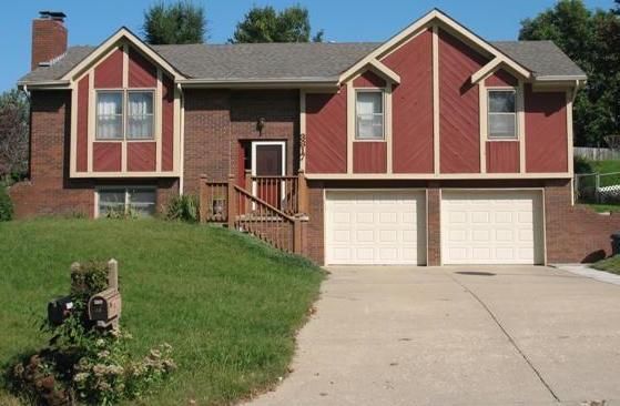 3617 Karnes Rd, St Joseph, MO 64506
