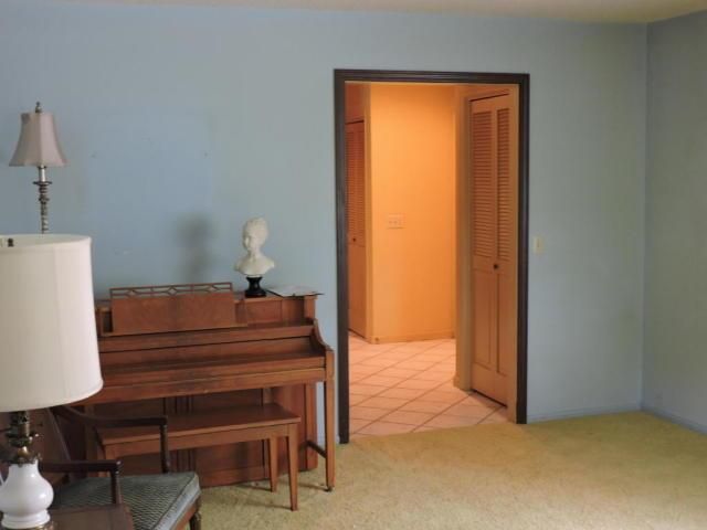 2302 Chambers Ave, St Joseph, MO 64506