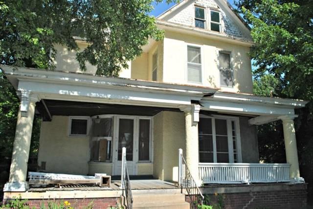 320 N 3rd St, Atchison, KS 66002