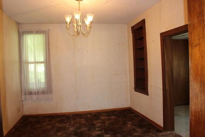 1017 Logan St, St Joseph, MO 64505