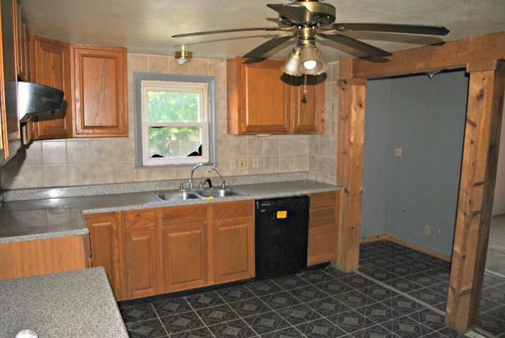 2430 S 19th St, St Joseph, MO 64503