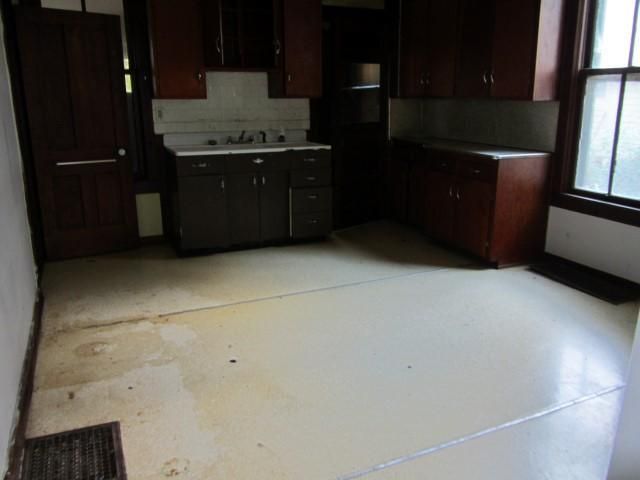 2316 Charles St, St Joseph, MO 64501