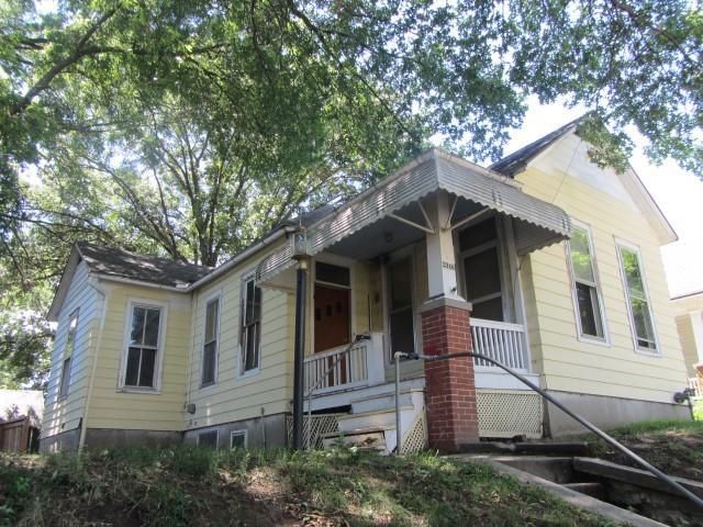 2316 Charles St, St Joseph, MO 64501