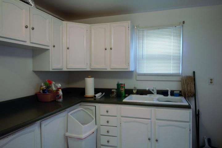 6927 Ollmeda St, St Joseph, MO 64504