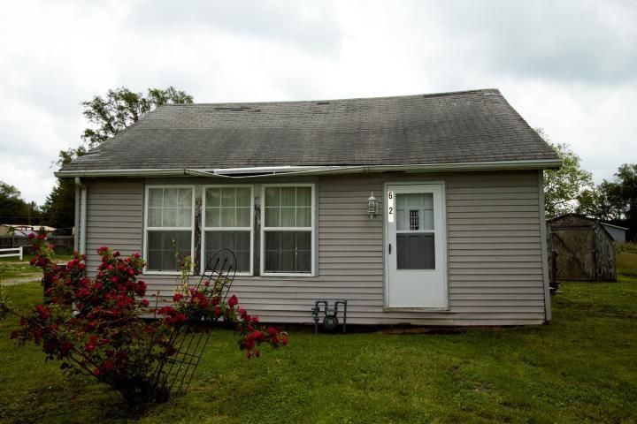 6927 Ollmeda St, St Joseph, MO 64504