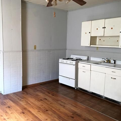 831 S 20th St, St Joseph, MO 64507