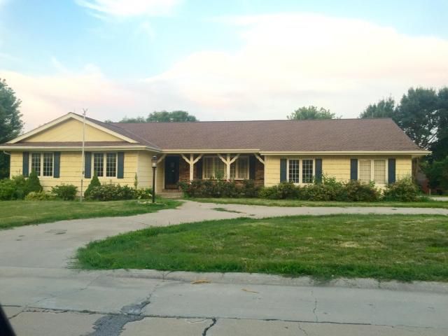 1325 Chick Ave, Maryville, MO 64468