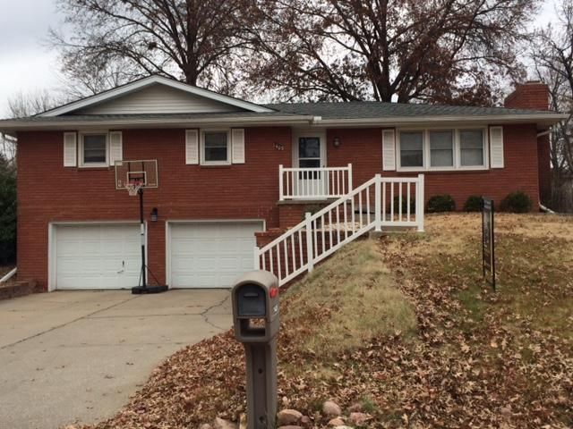 1405 Lion Rd, St Joseph, MO 64506