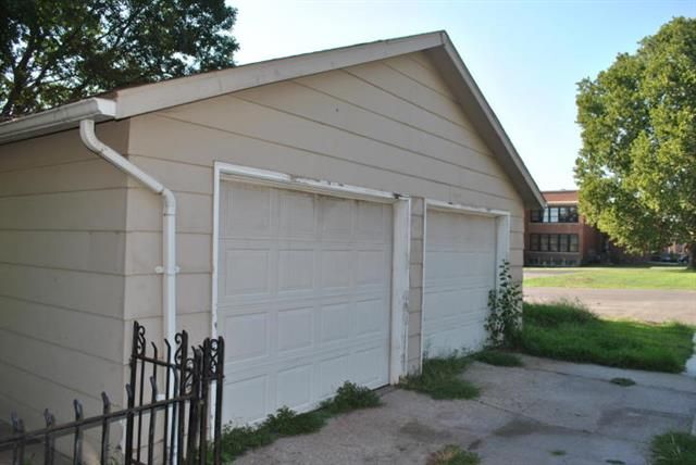 1211 Pacific St, St Joseph, MO 64503