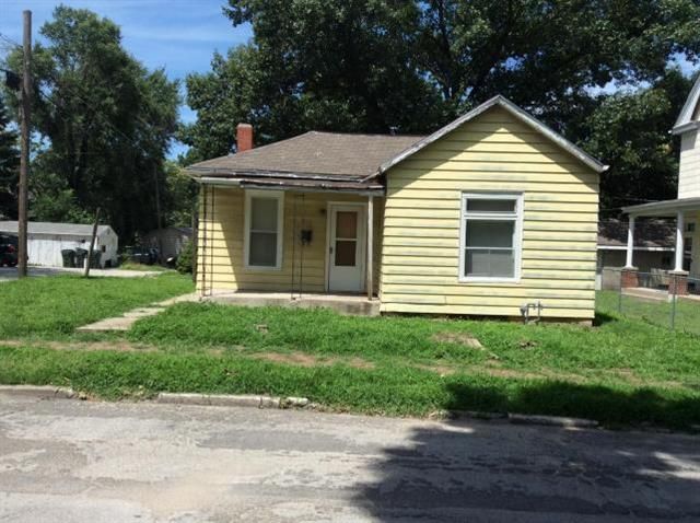 914 N 11th St, St Joseph, MO 64501