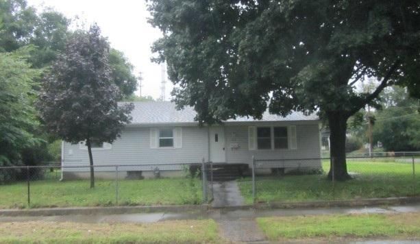 1615 Pacific St, St Joseph, MO 64503