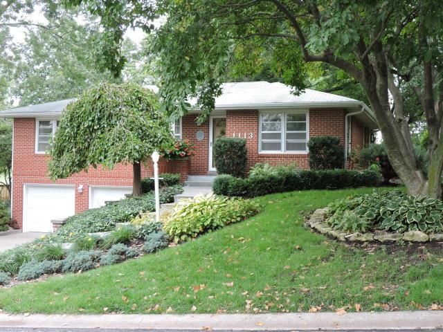 1113 Midyett Rd, St Joseph, MO 64506