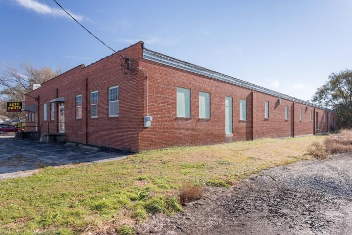 1602 S 8th St, St Joseph, MO 64501