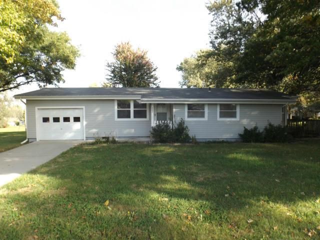 400 Winner Ave, Gower, MO 64454