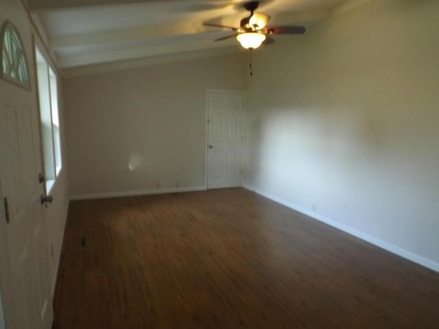400 Winner Ave, Gower, MO 64454
