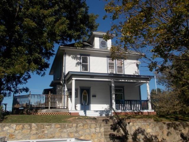 2937 Penn St, St Joseph, MO 64507