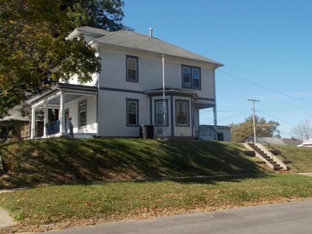 2937 Penn St, St Joseph, MO 64507